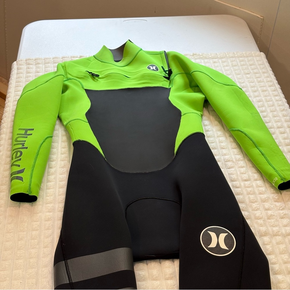 Hurley Green and Black wetsuit